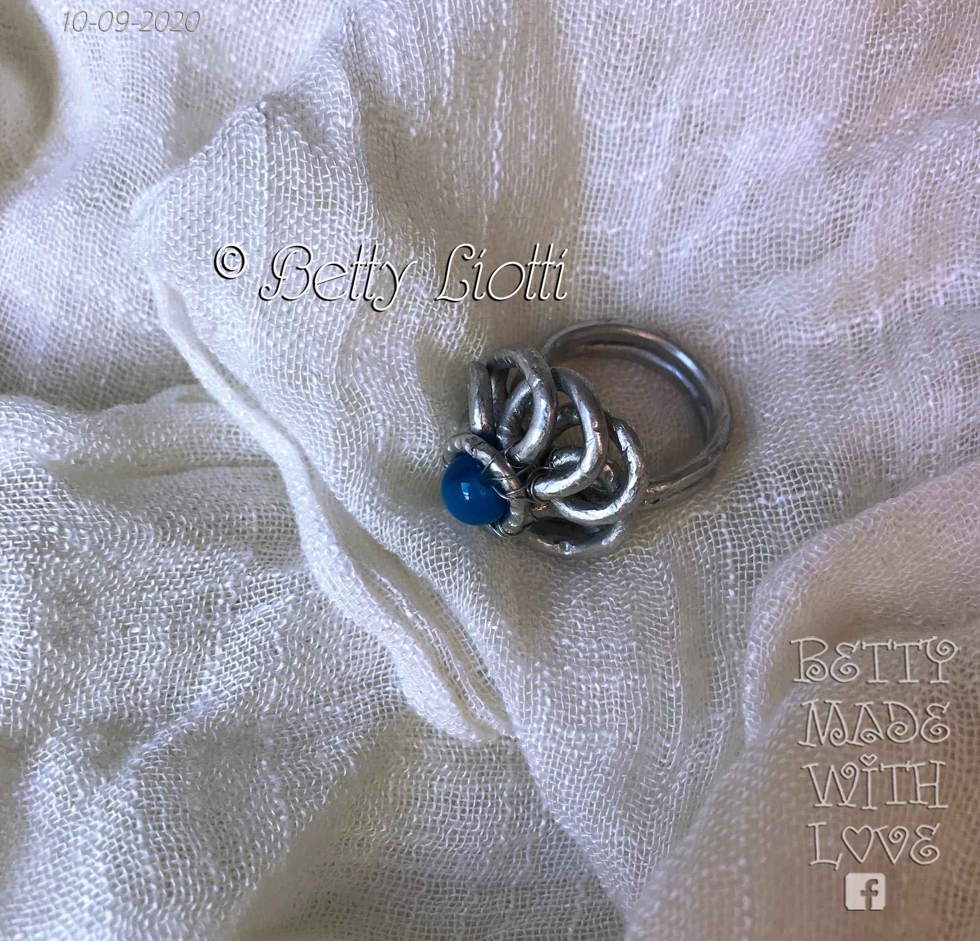 Anello a fiore con perla azzurra BMWL