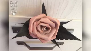 Rosa realizzata con i rotoli della carta